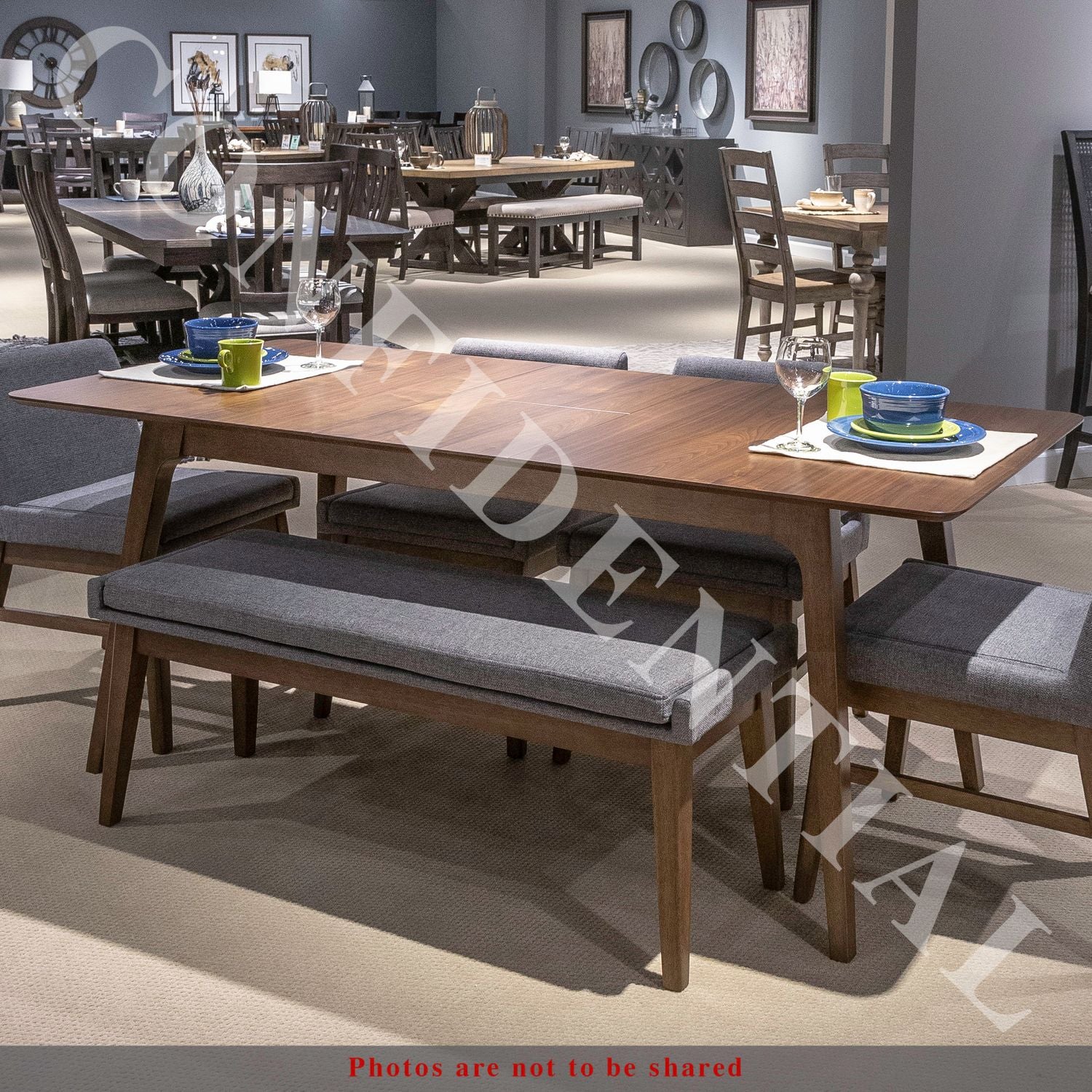 Yosselin Rectangular Leg Dining Table