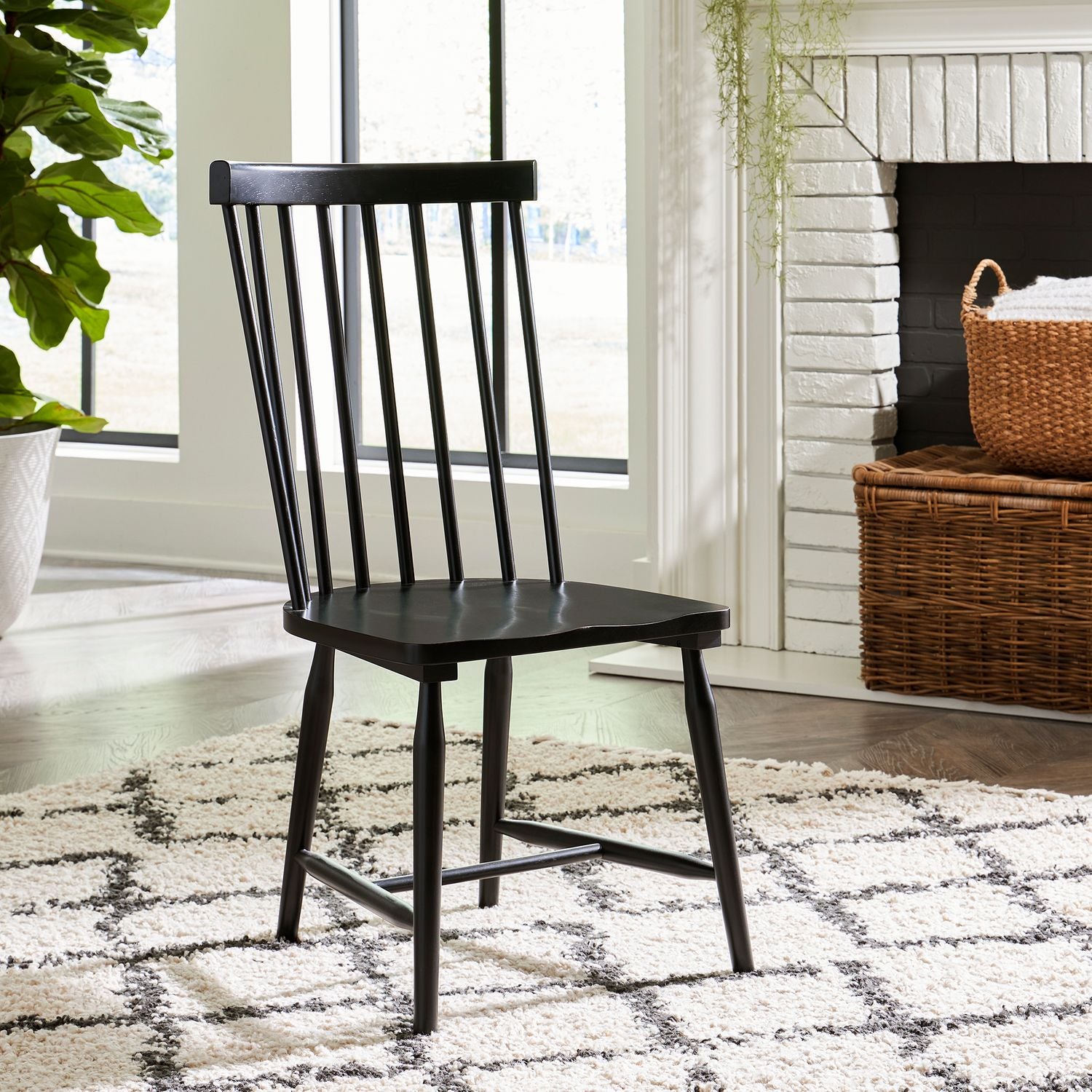 Daiona Spindle Back Side Chair - Black