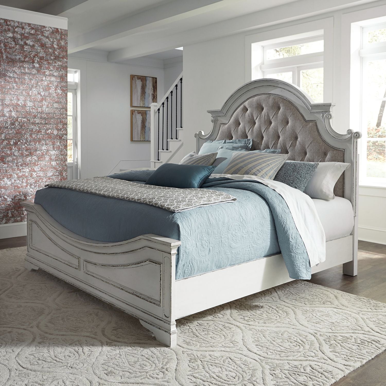 Sindi Queen Upholstered Bed