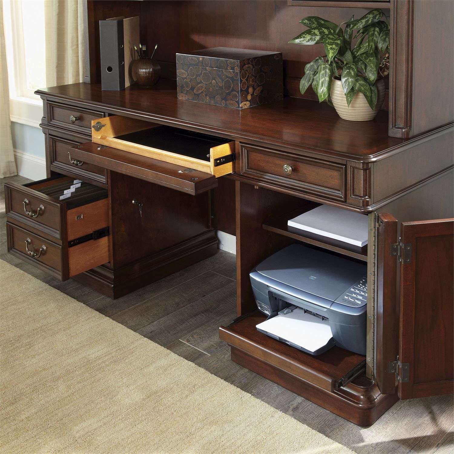 Chakevia Credenza