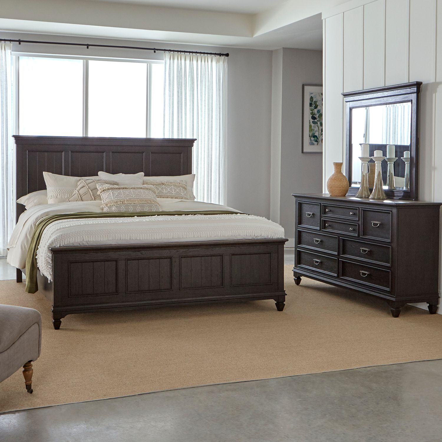 Chylynn Queen Panel Bed, Dresser & Mirror