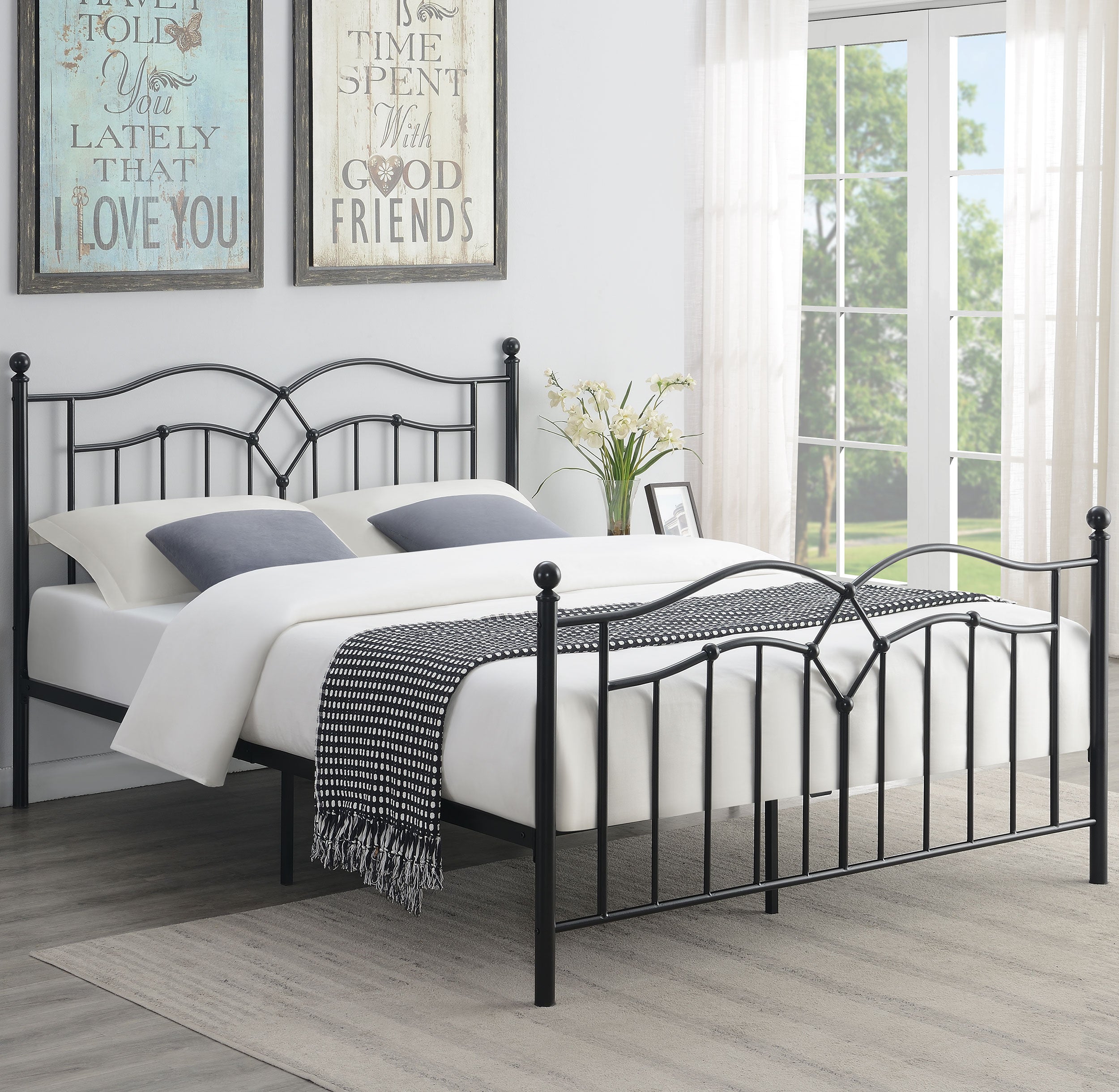 Klossen Queen Platform Bed Black