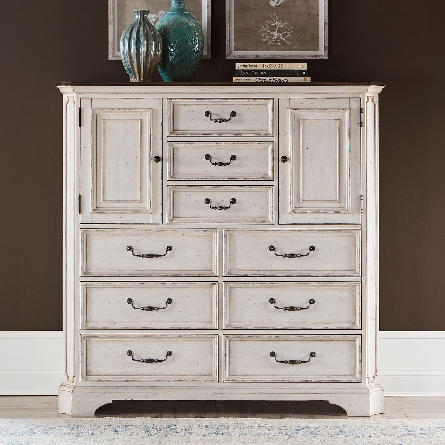 Avanni Dressing Chest