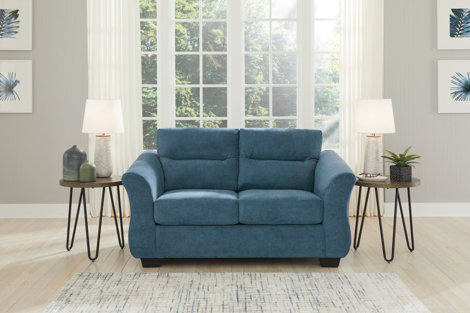 Miravel Loveseat