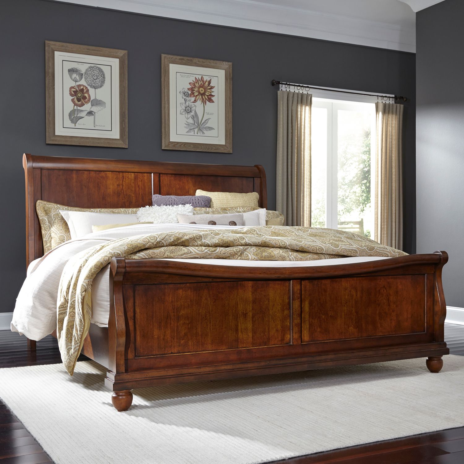 Aaleahya King California Sleigh Bed