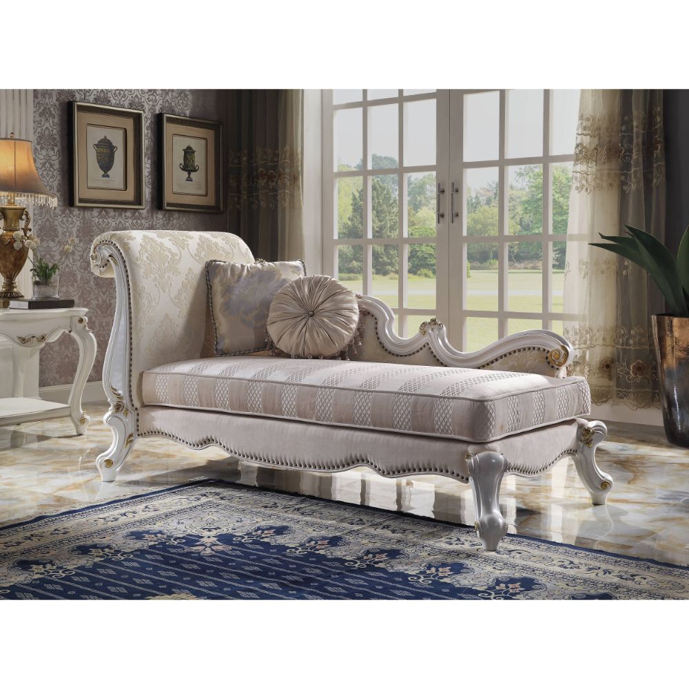 Esat Chaise Lounge W/2 Pillows