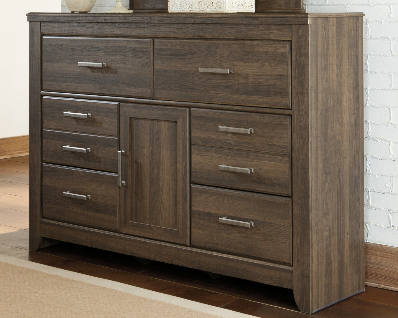 Juararo California King Panel Bed with Dresser