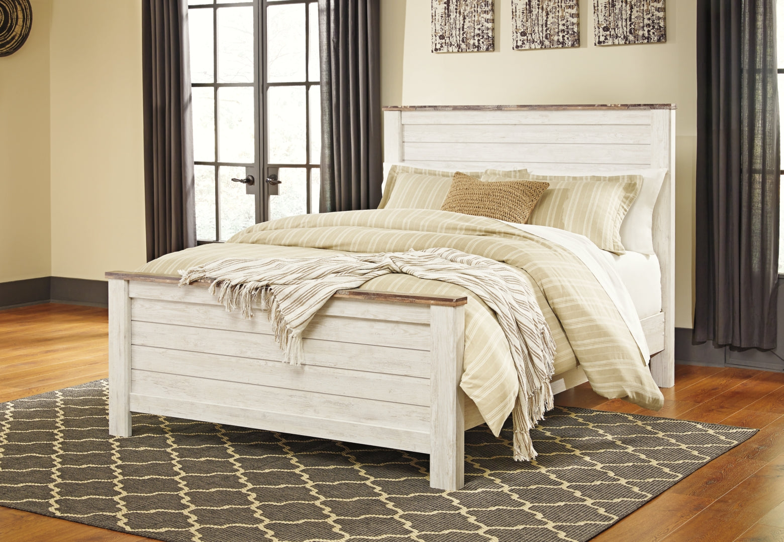 Willowton Queen Panel Bed with Dresser