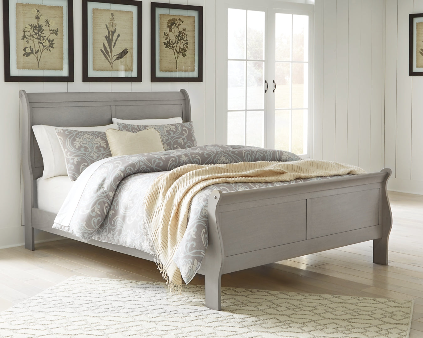 Kordasky Queen Sleigh Bed