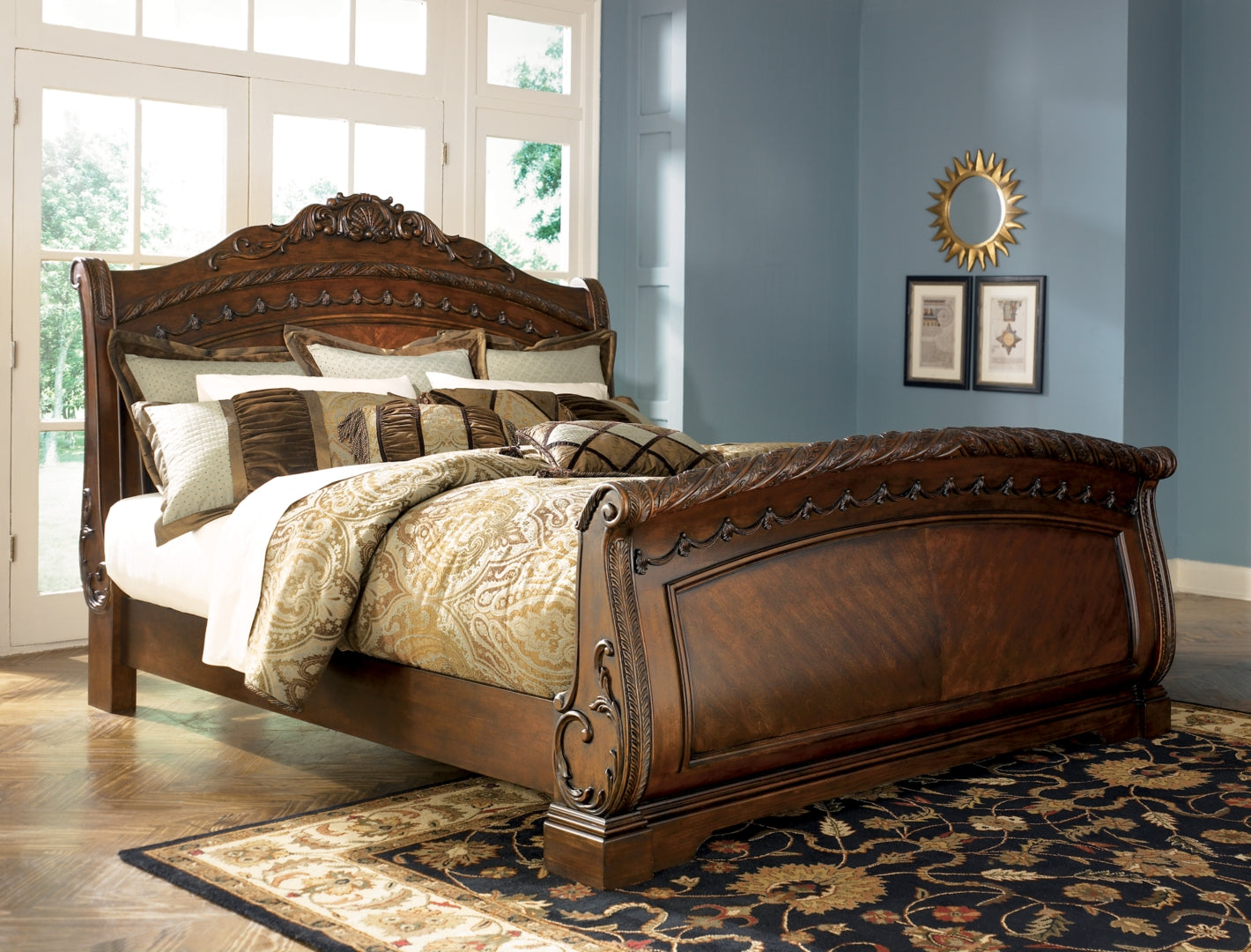 North Shore Queen Sleigh Bed with Dresser