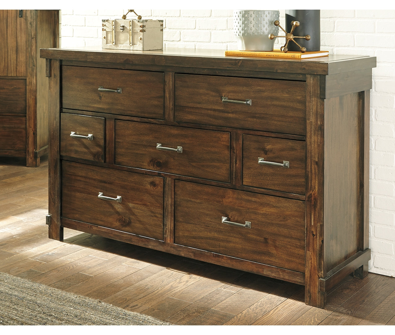 Lakeleigh Dresser