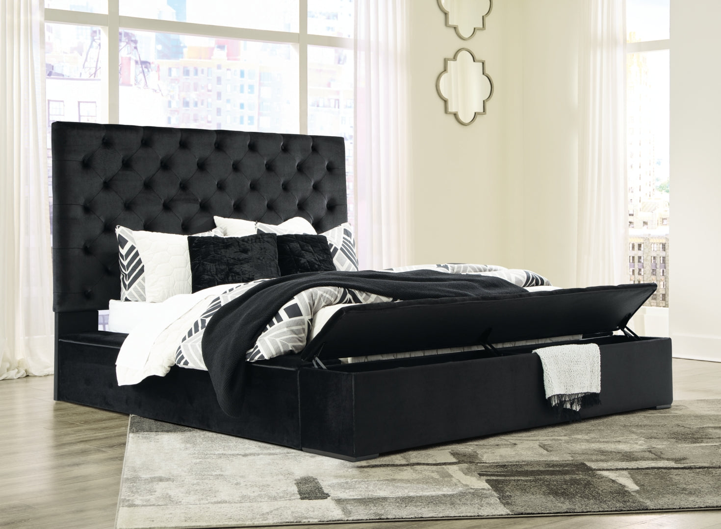 Lindenfield Queen Upholstered Bed with Storage