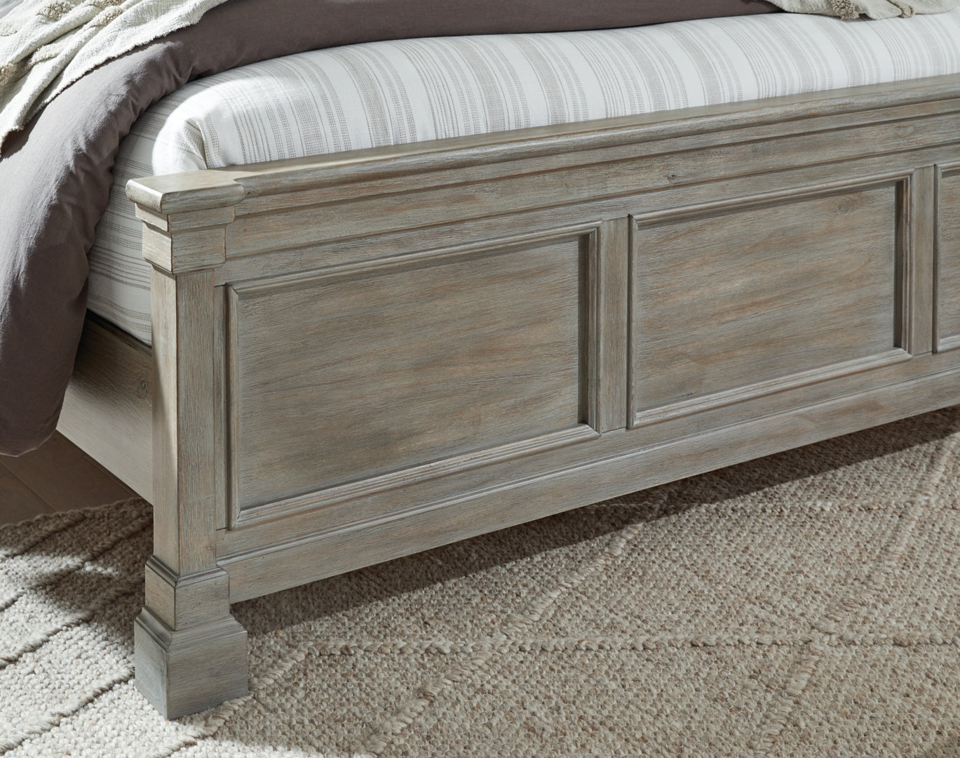 Moreshire Queen Panel Bed