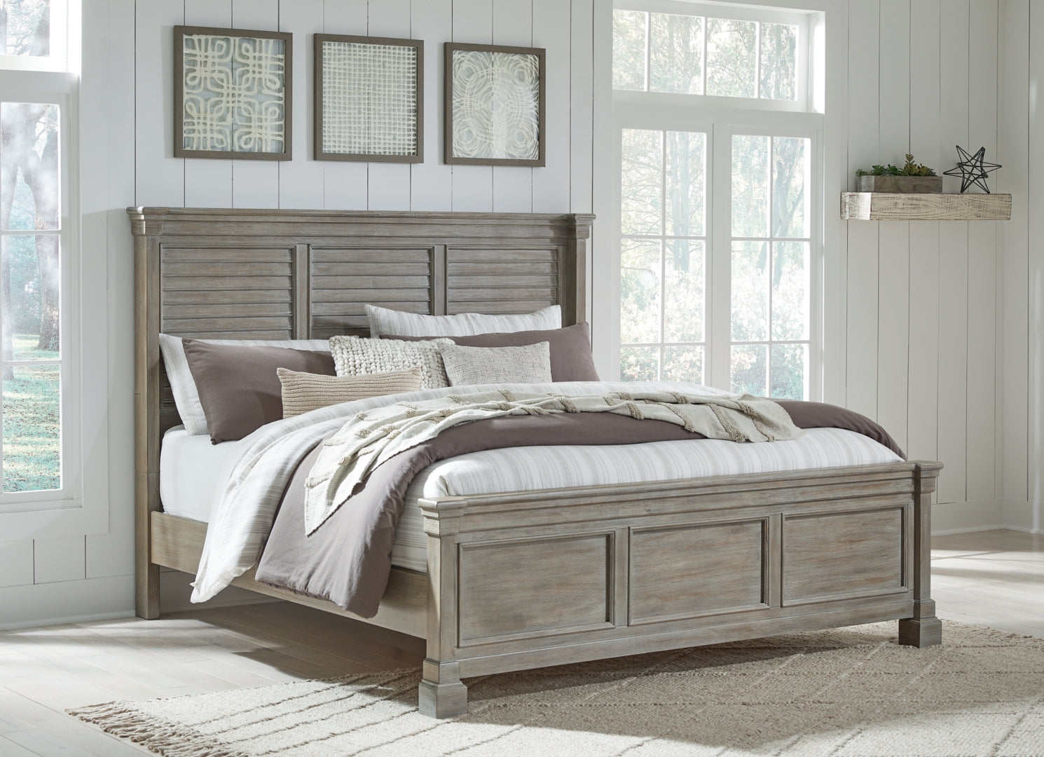 Moreshire Queen Panel Bed