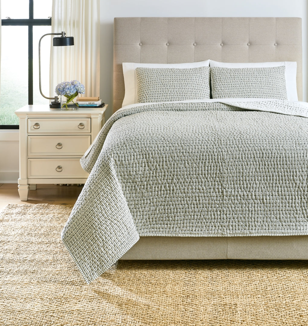 Doralia Queen Coverlet Set