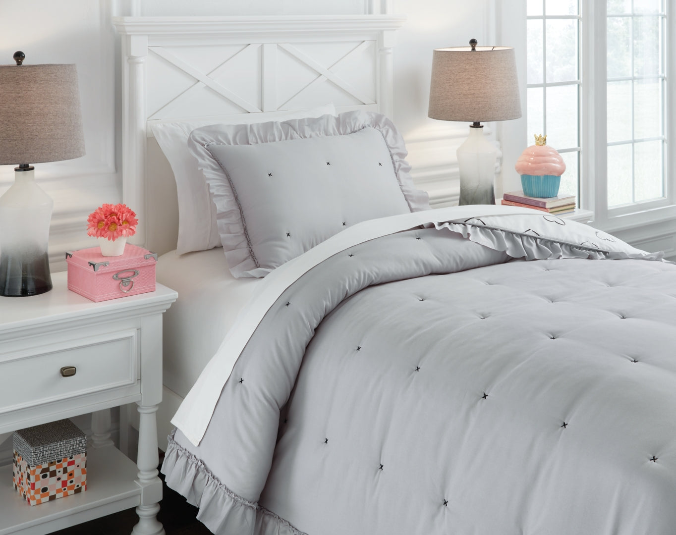 Hartlen Twin Comforter Set