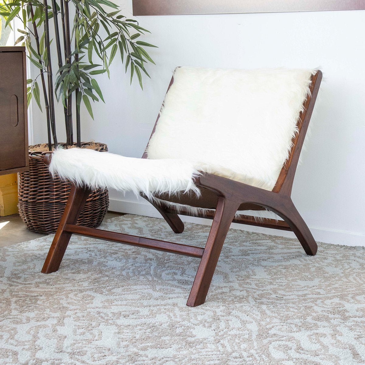 Quantum White Vegan Hide Lounge Chair