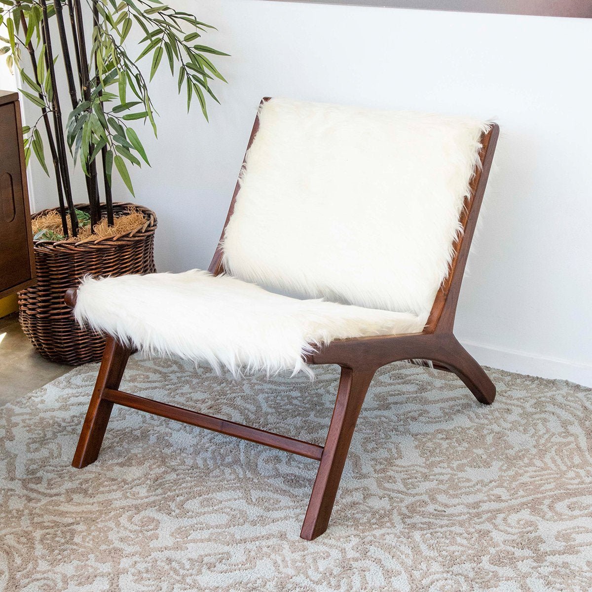 Quantum White Vegan Hide Lounge Chair