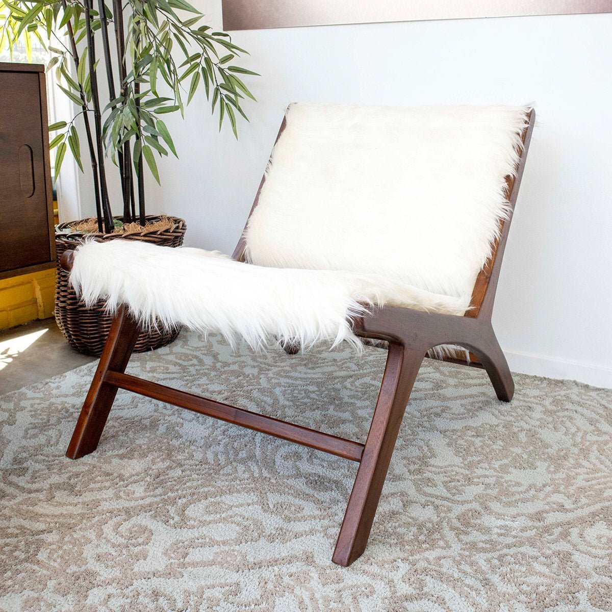 Quantum White Vegan Hide Lounge Chair