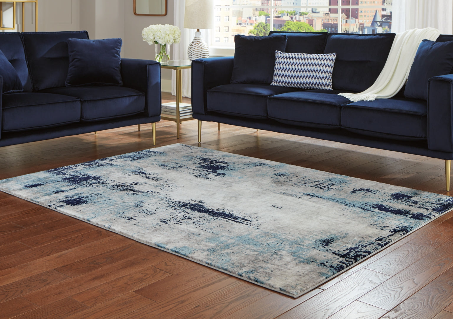 Leonelle 5'3" x 7'3" Rug