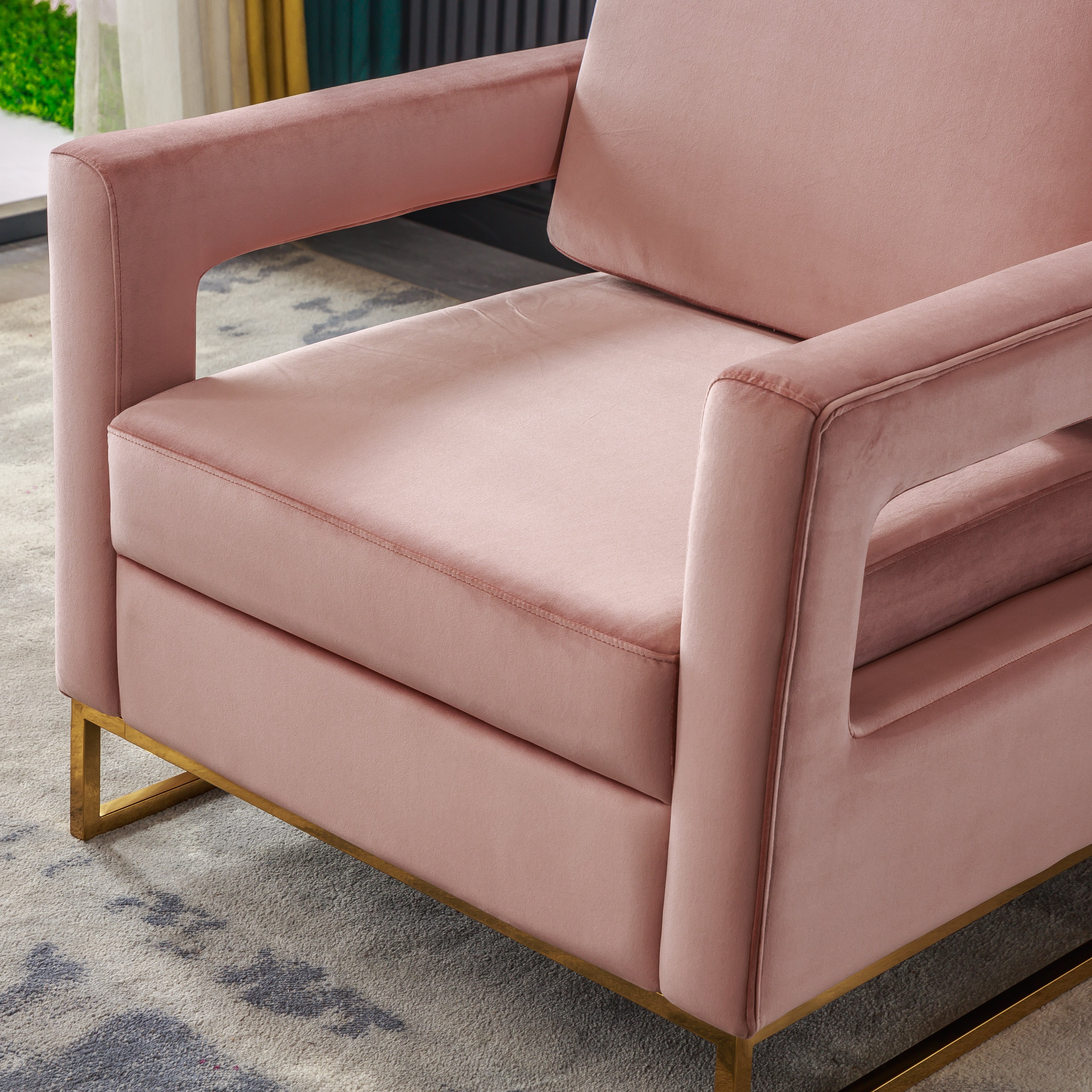 Nakeira Barrel Chair pink