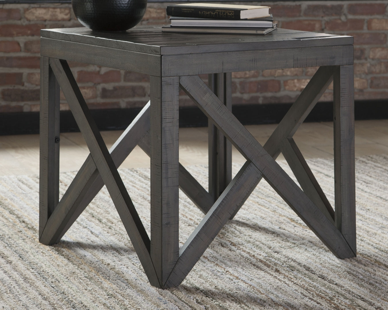 Haroflyn End Table