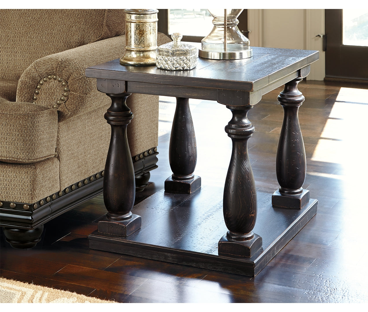 Mallacar End Table