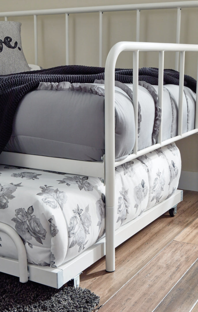 Trentlore Stylish Metal Bed