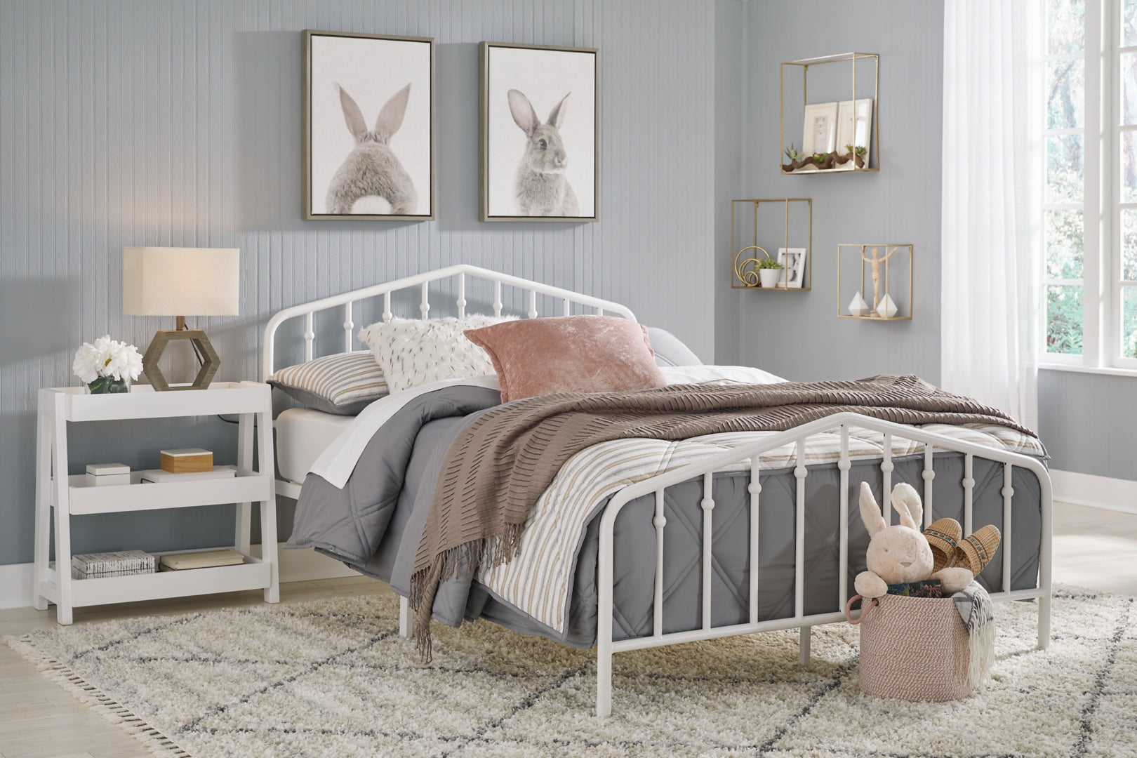 Trentlore Stylish Metal Bed