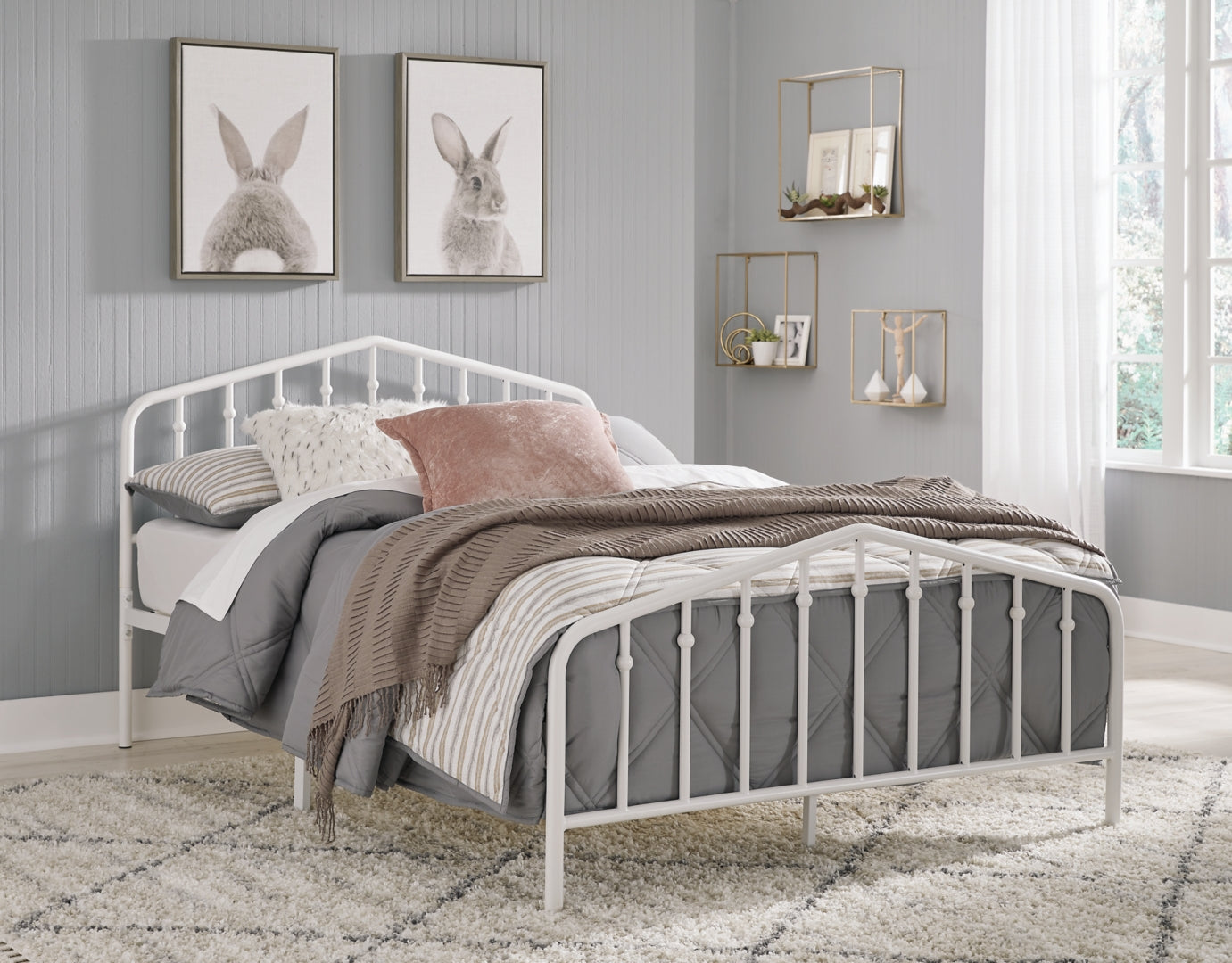 Trentlore Stylish Metal Bed