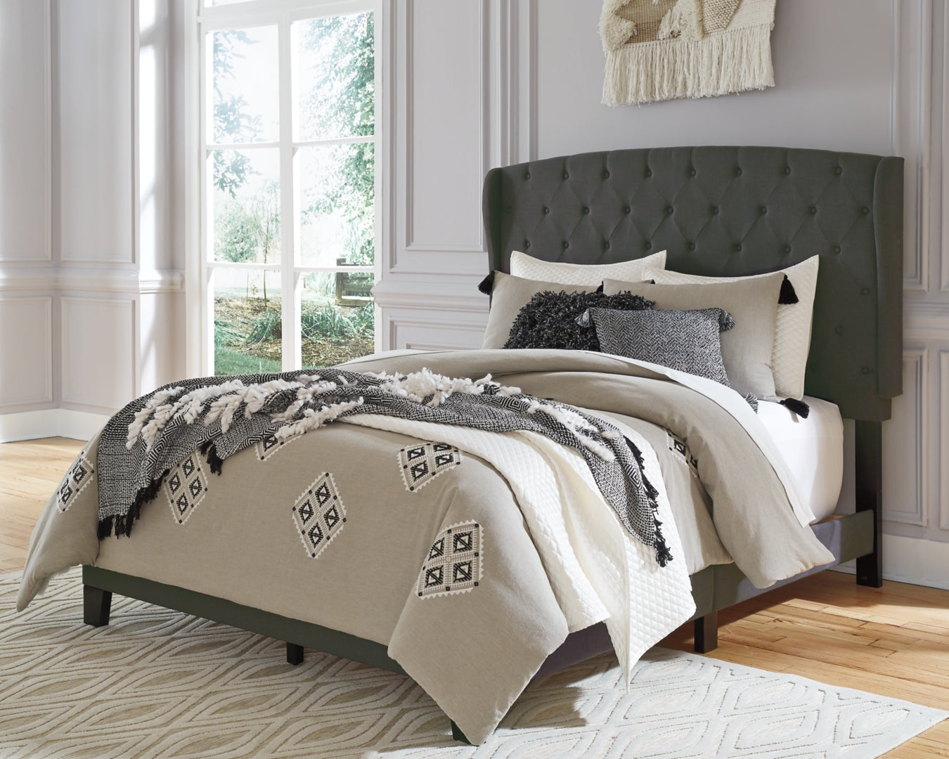 Vintasso Button Tufting &Wingback Design Bed