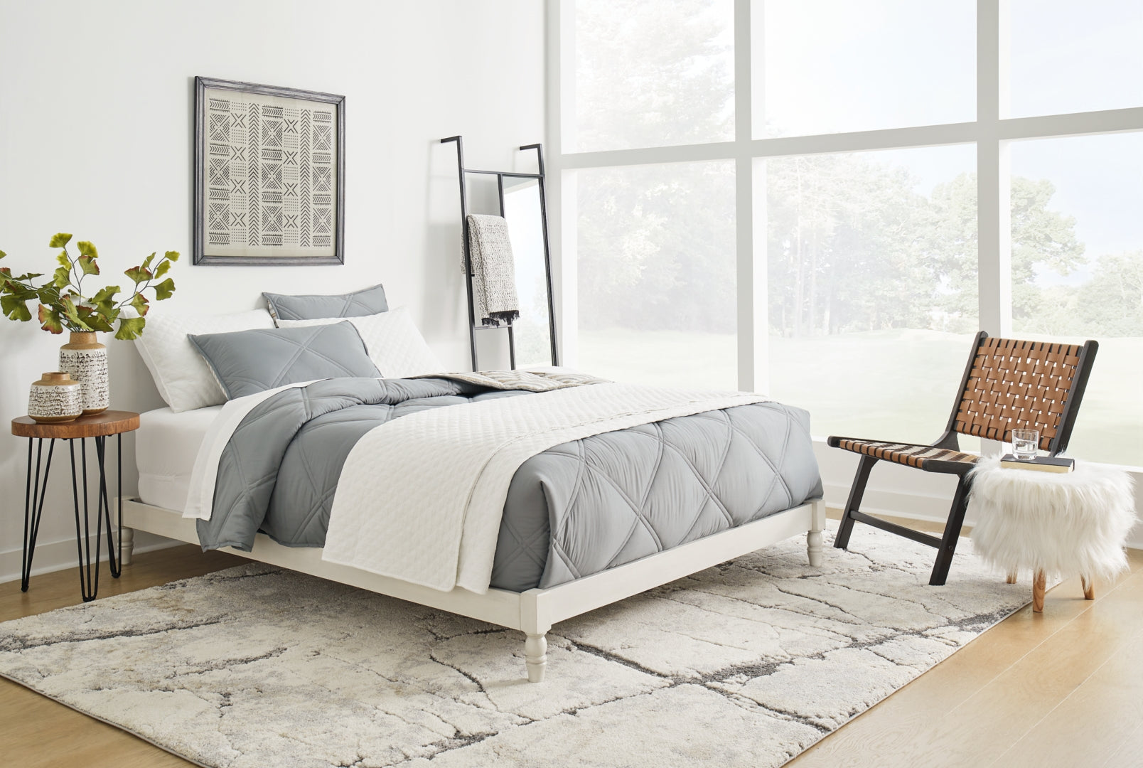 Tannally Queen Streamlined Design Bed