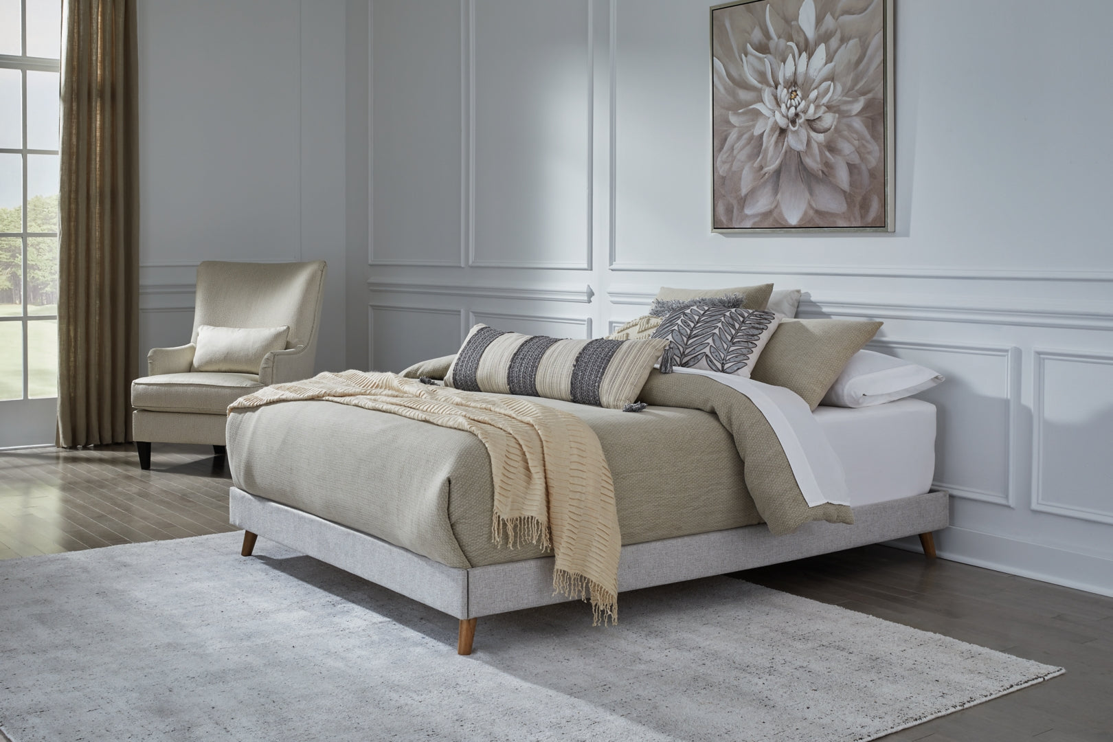 Tannally Queen Streamlined Design Bed