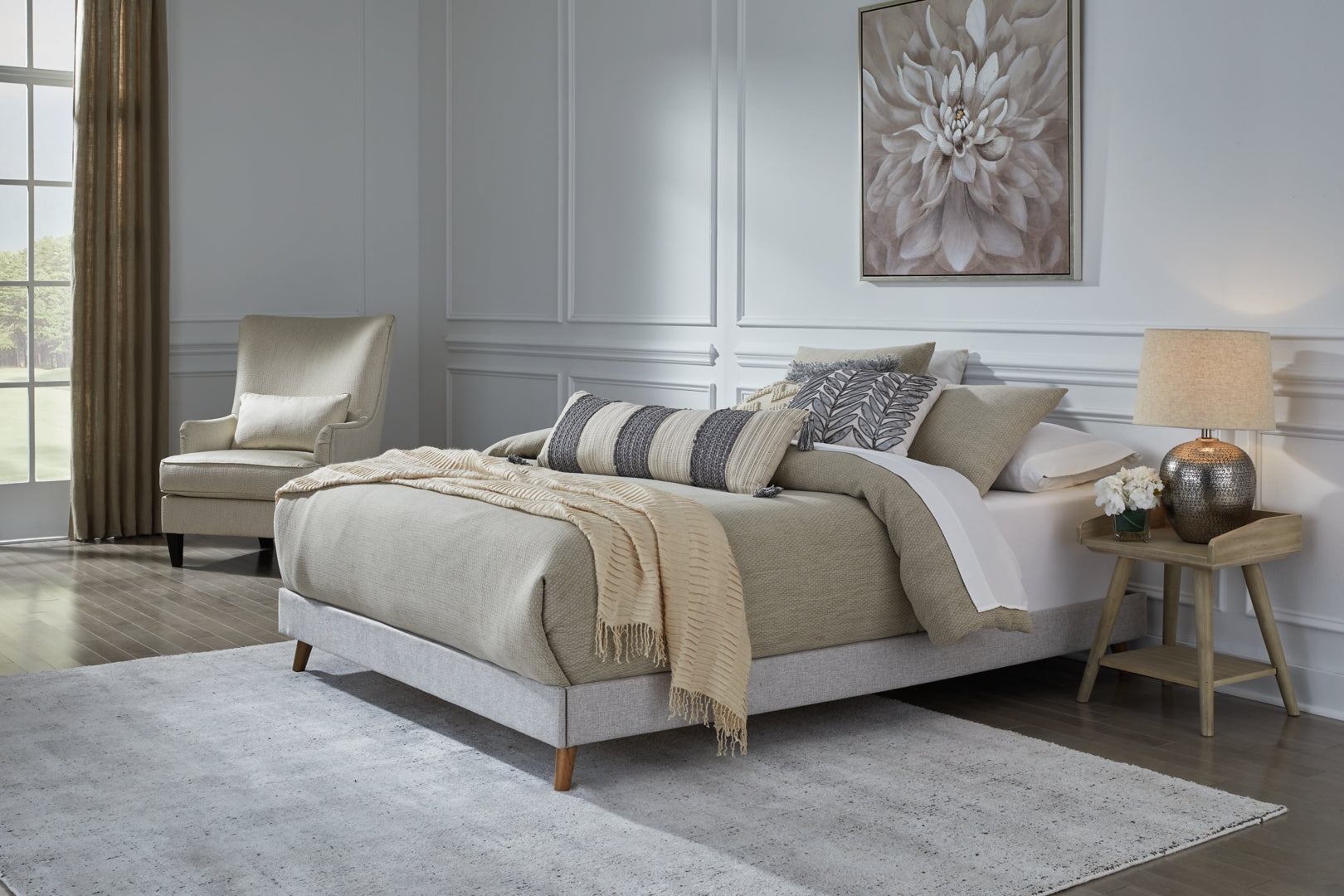 Tannally Queen Streamlined Design Bed