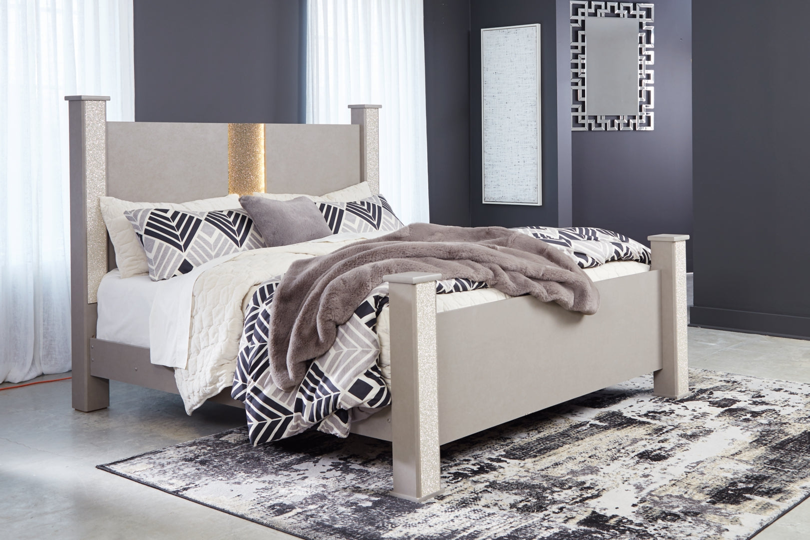 Surancha Love Sleek and Bold Contemporary Style Bed