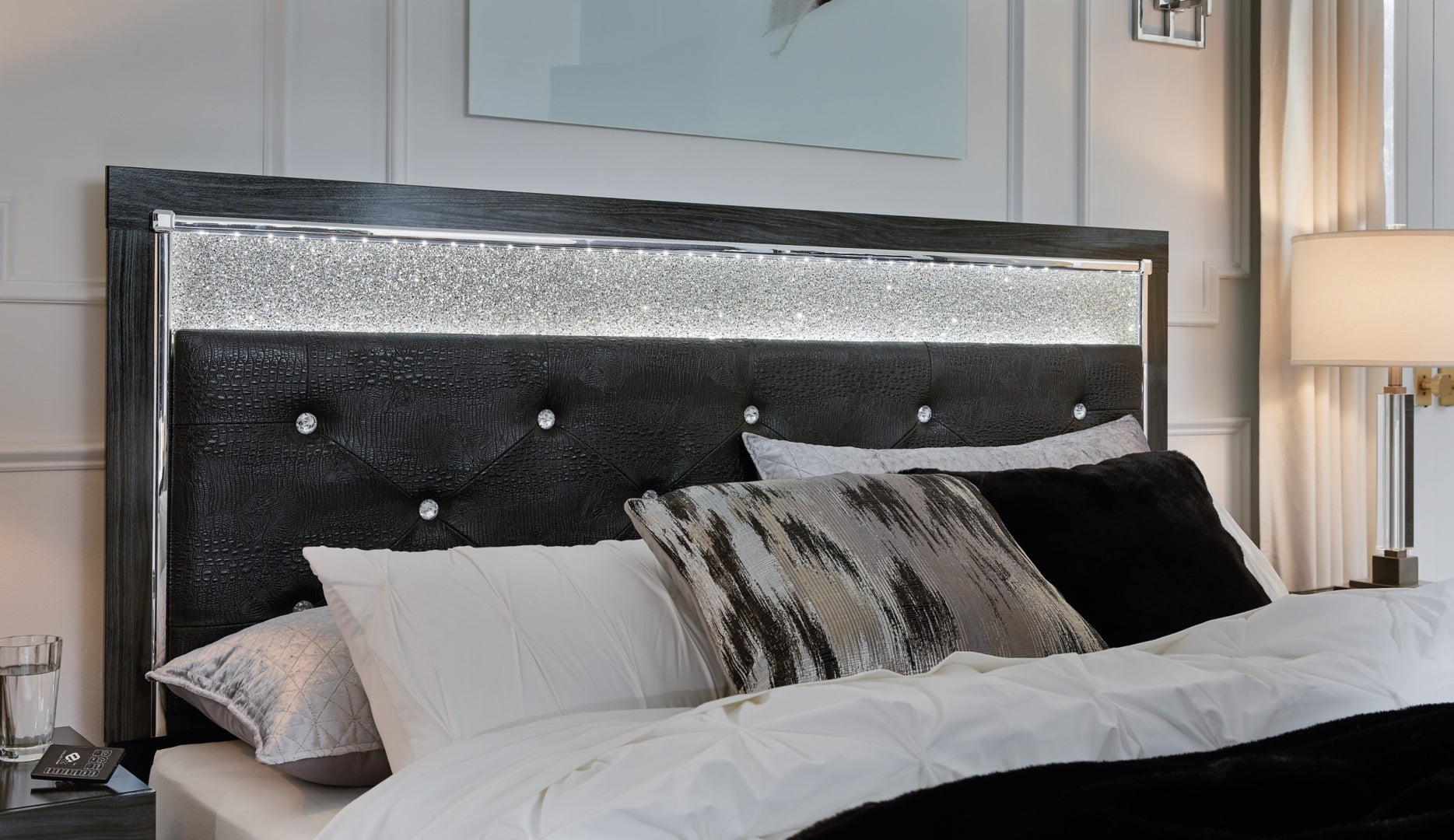 Kaydell Luxurious Look Hollywood-Chic Style Bed