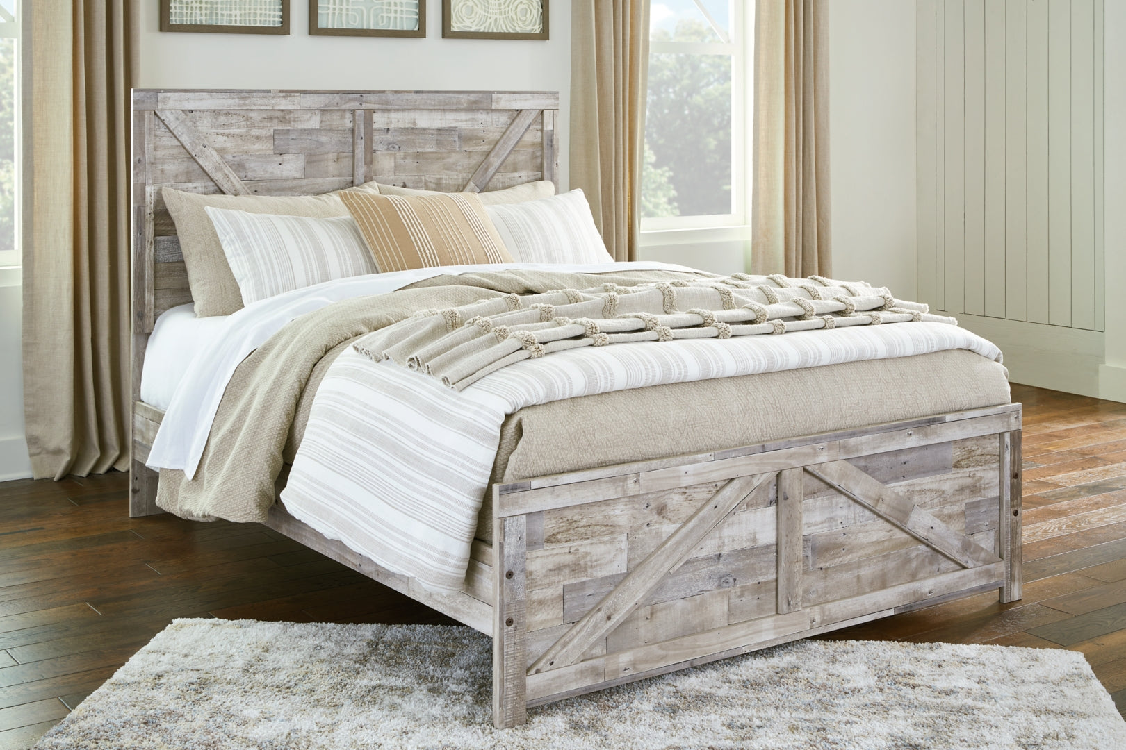 Hodanna Modern Style Crossbuck Panel Bed