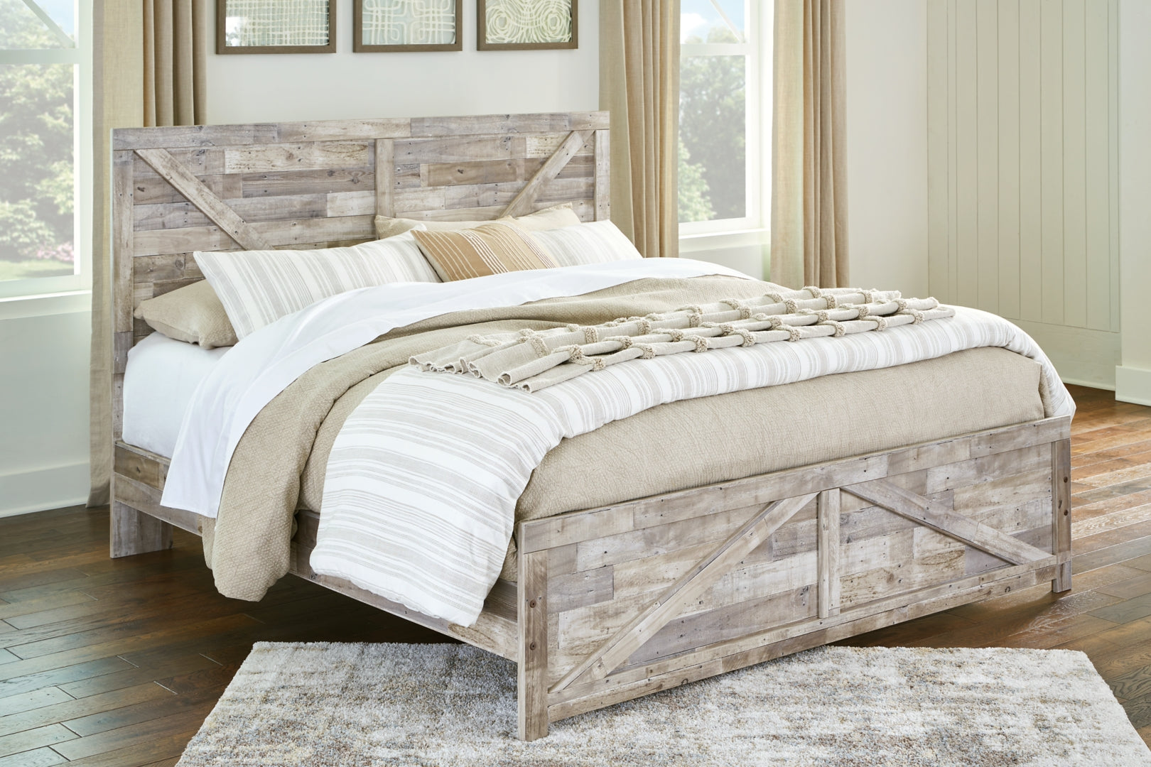 Hodanna Modern Style Crossbuck Panel Bed