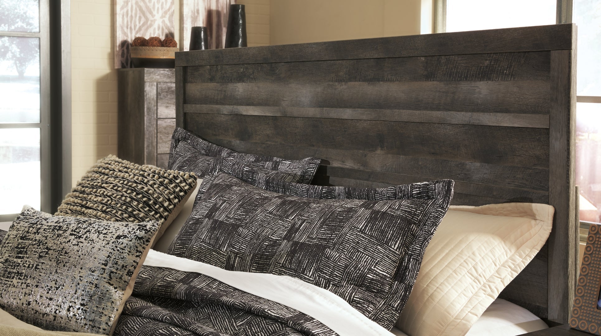 Wynnlow Modern Rustic Design Bed