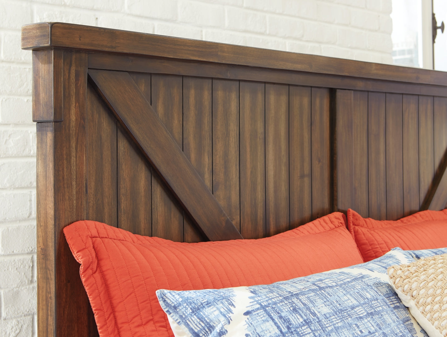 Lakeleigh Industrial-Inspired Look Bed