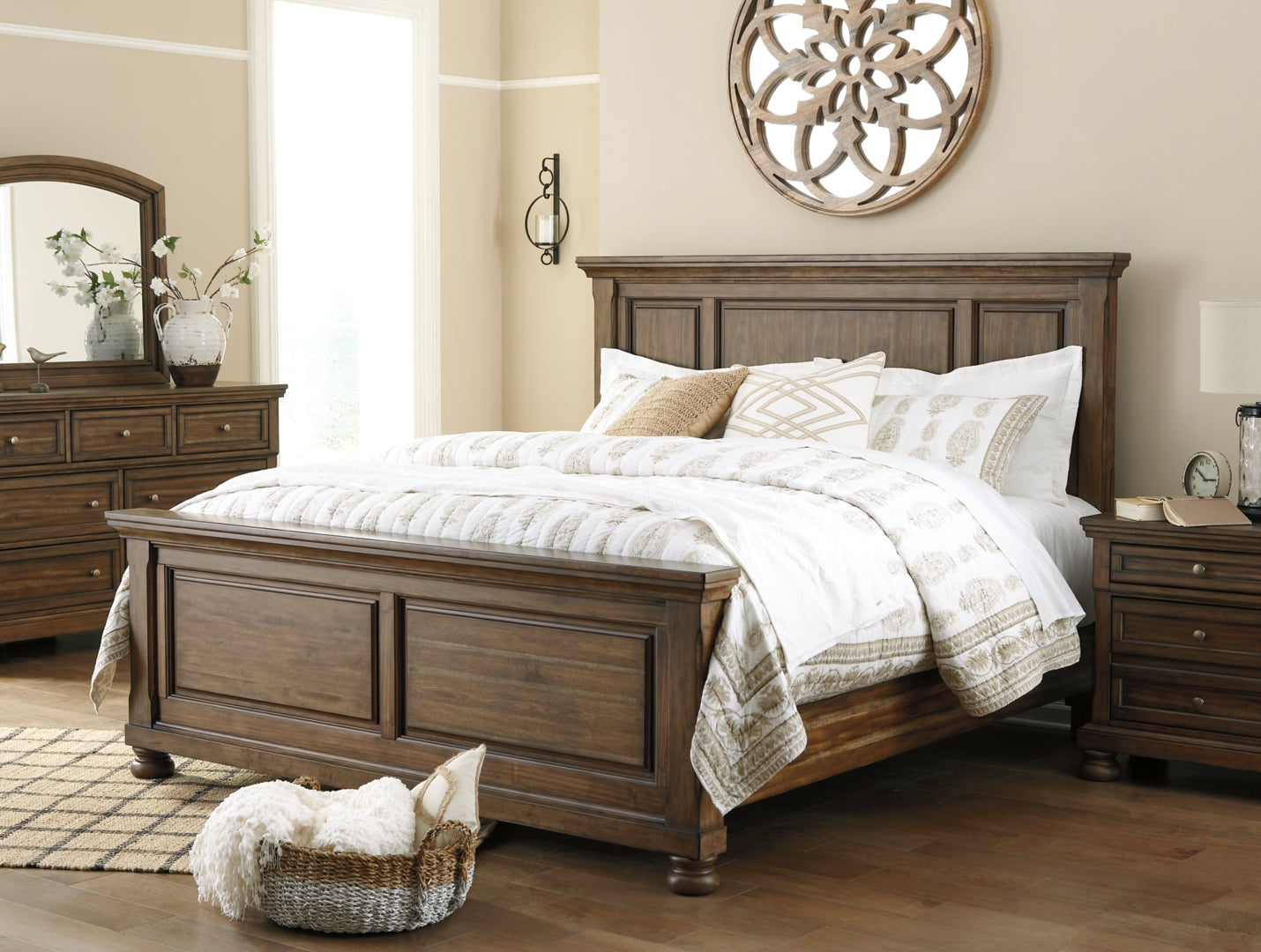 Flynnter Traditional Style Tobacco Brown Finish Bed