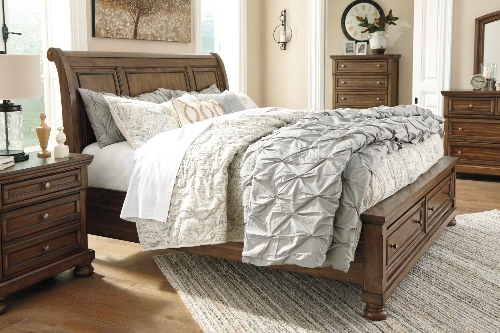 Flynnter Traditional Style Tobacco Brown Finish Bed