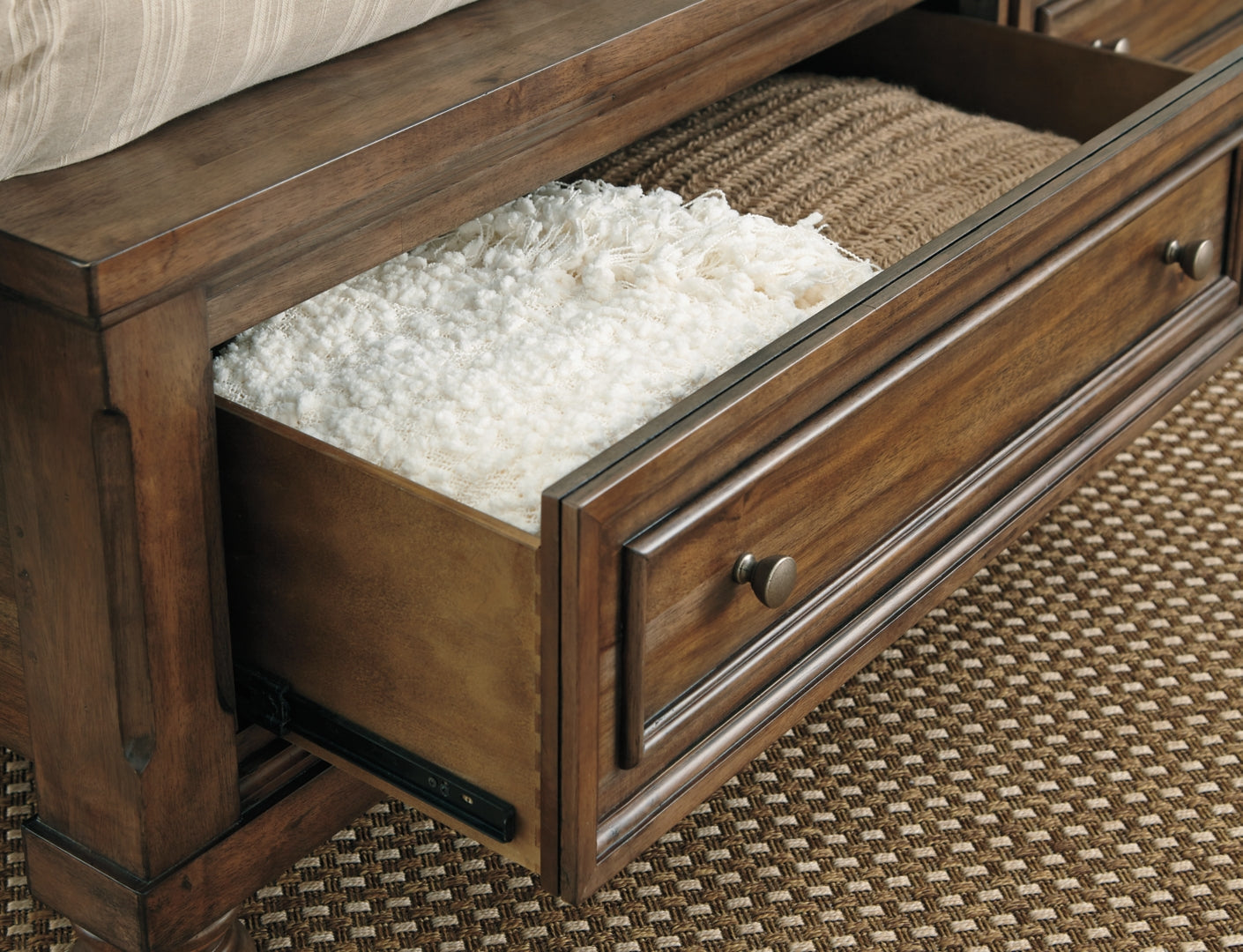 Flynnter Traditional Style Tobacco Brown Finish Bed