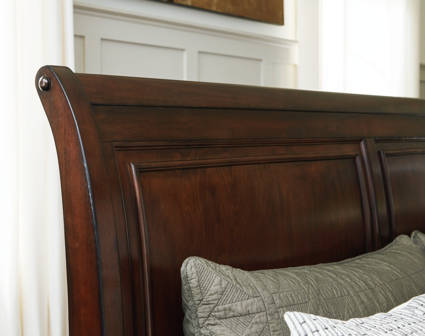 Brookbauer Rich with Stately Character Traditional Style Sleigh Bed