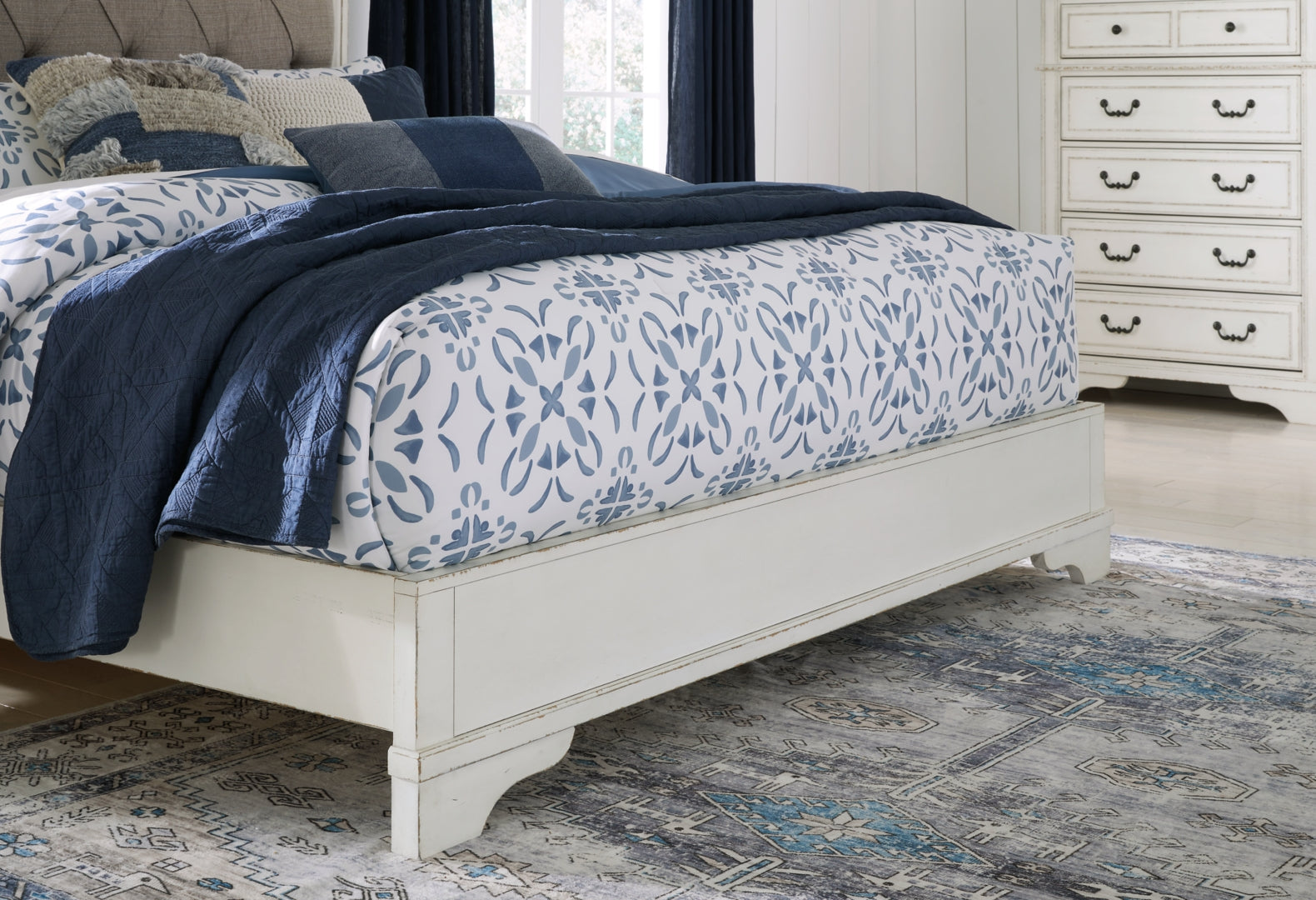 Brollyn Traditional Style Upholstered Panel Bed