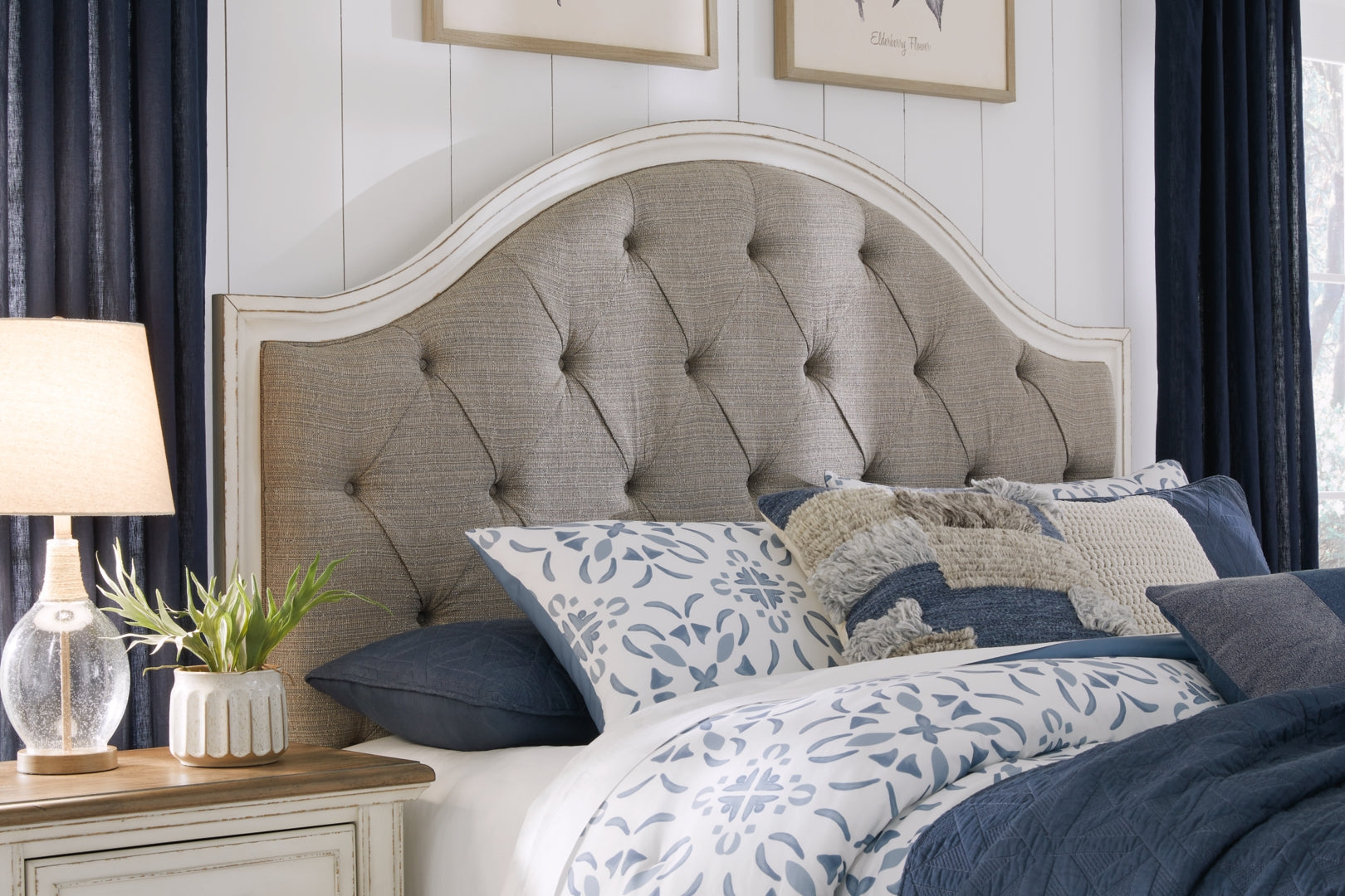 Brollyn Traditional Style Upholstered Panel Bed