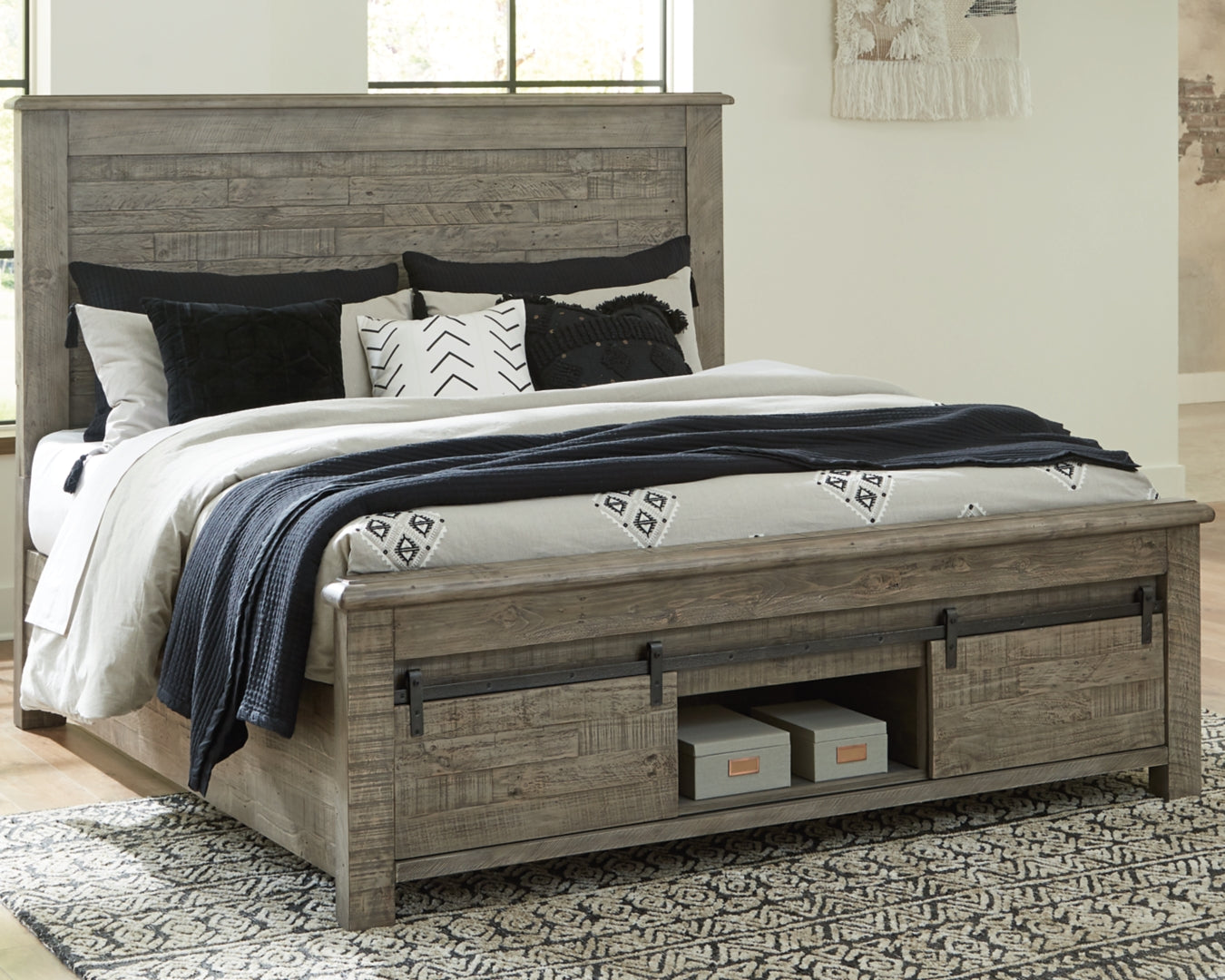 Brennagan Casual Rustic Design Light Weathered Gray Finish Bed